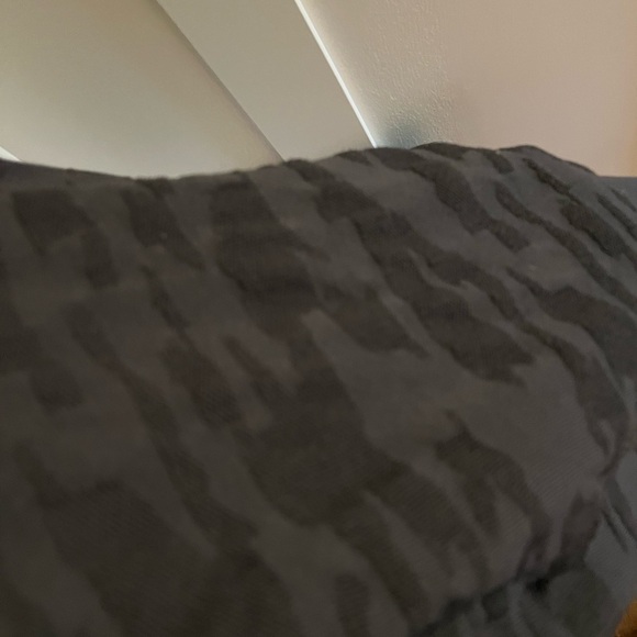 Micheal Kors 3D Camo sweater - Picture 5 of 5